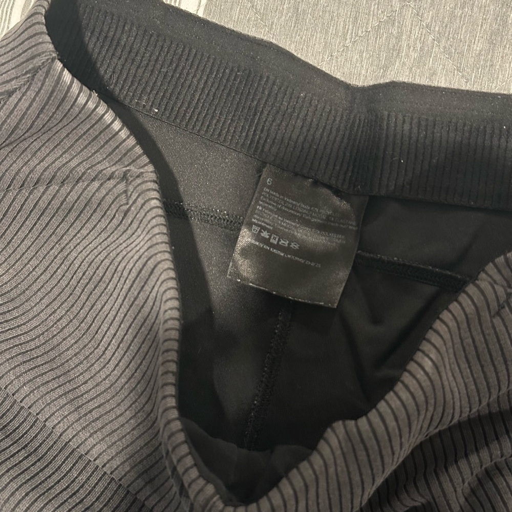 Lululemon Black Softstreme ribbed Shorts - Picture 3 of 3